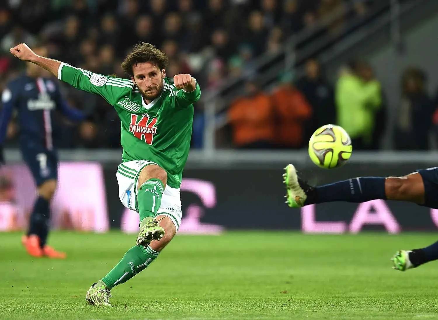 半岛体育官网-关于门兴格拉德巴赫训练开放日，赛前战术微调引欢呼，法甲在即，更衣室氛围转暖的信息